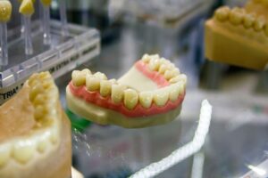 Материалы, используемые для изготовления съемных протезов